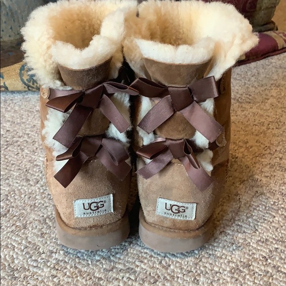 Ugg chestnut bailey bow sheepskin boots sz 8